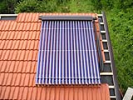 Montaža solarnih vakuumskih kolektora na nedovršenom krovu